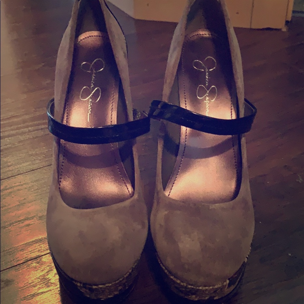 Jessica Simpson Black/Grey snakeskin pumps NWOT!!